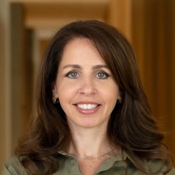 Julie Raneda, FCIArb Managing Director / Partner