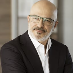 Nikos Th Nikolinakos