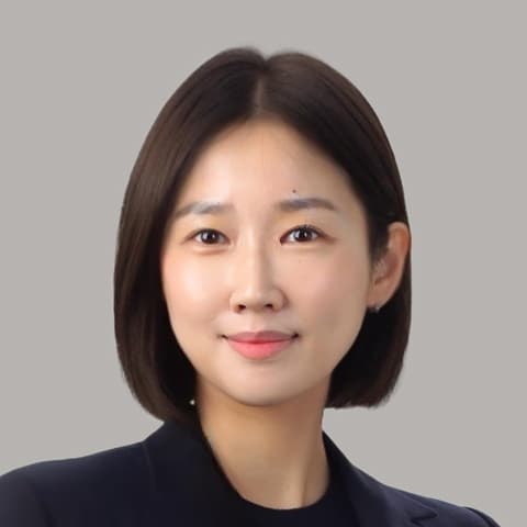 Woo Kyung Kang